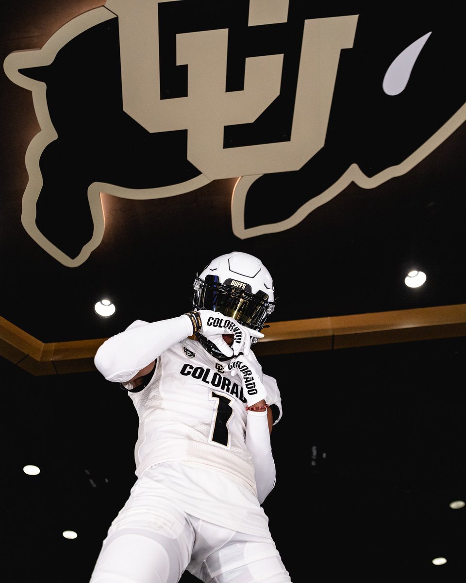 Aaronbutlerrr's tweet photo. I will be in Boulder this weekend for my official visit with @CUBuffsFootball
@DeionSanders @TheHC_CoachLew @CoachBartolone @TimBrewster @CUBarstool #skobuffs #WeComing https://t.co/9ONYL5lW7c