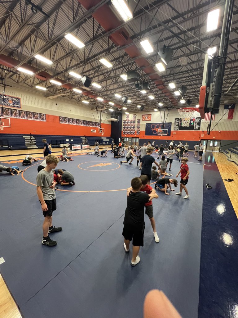 Come join us for practice tonight. Main gym at Wakeland HS. Doors open at 4:00PM.  We’re done by 5:30PM. #LearningFiremans #ThrowU #BigDawgs 

@CobbMSCyclones @GriffinMSGators @phms_panthers @Friscoisdsports