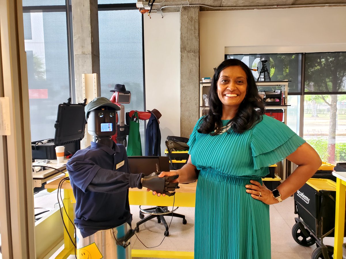 Patents and prototypes go hand-in-hand! Commissioner for Patents Vaishali Udupa recently met “Spud,” a prototype at the @TheIonHouston Prototyping Lab, which provides technical support and access to equipment for startups and entrepreneurs.