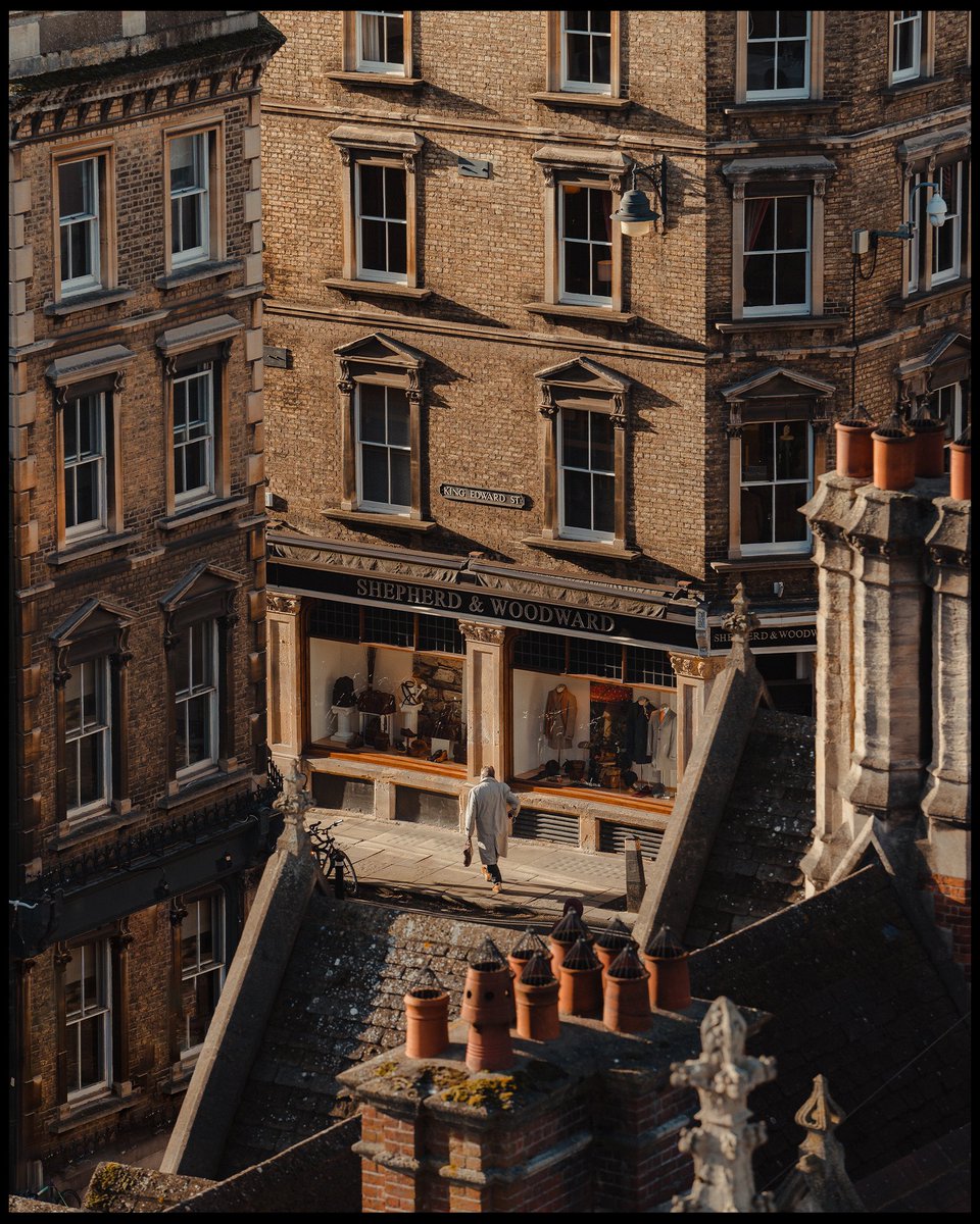 Optical illusions in #oxford #england #streetphotography #streetphotographers #SonyAlpha