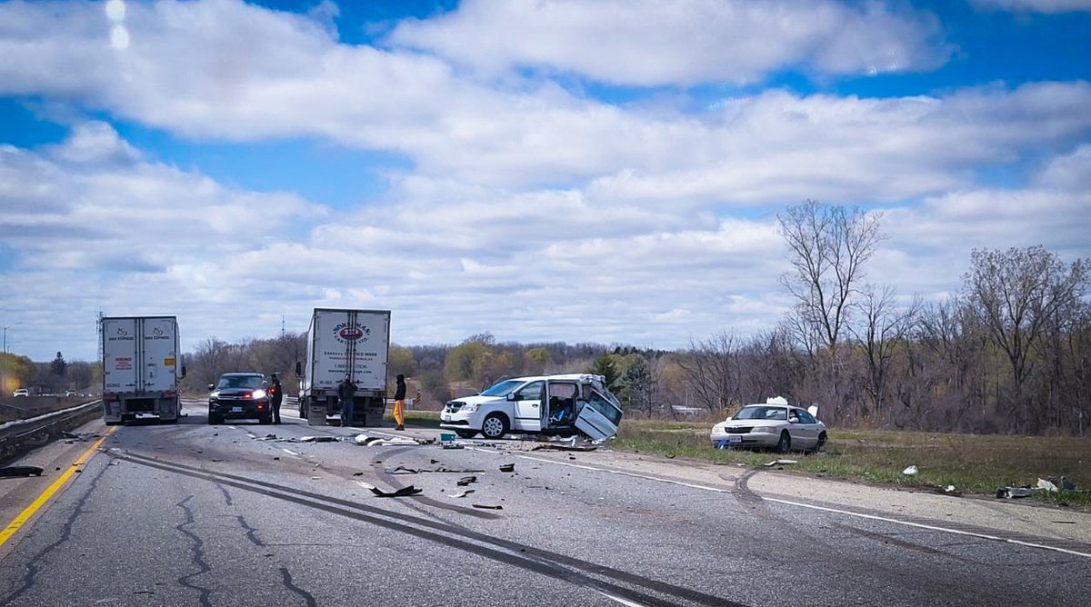 *TRAFFIC ADVISORY* Westbound lanes of #Hwy403 are closed at Paris Road in Brant County for a serious two-vehicle collision at approximately 1:30 this afternoon.  Awaiting word on the injury status of the involved parties.  Updates when available.  ^dr
