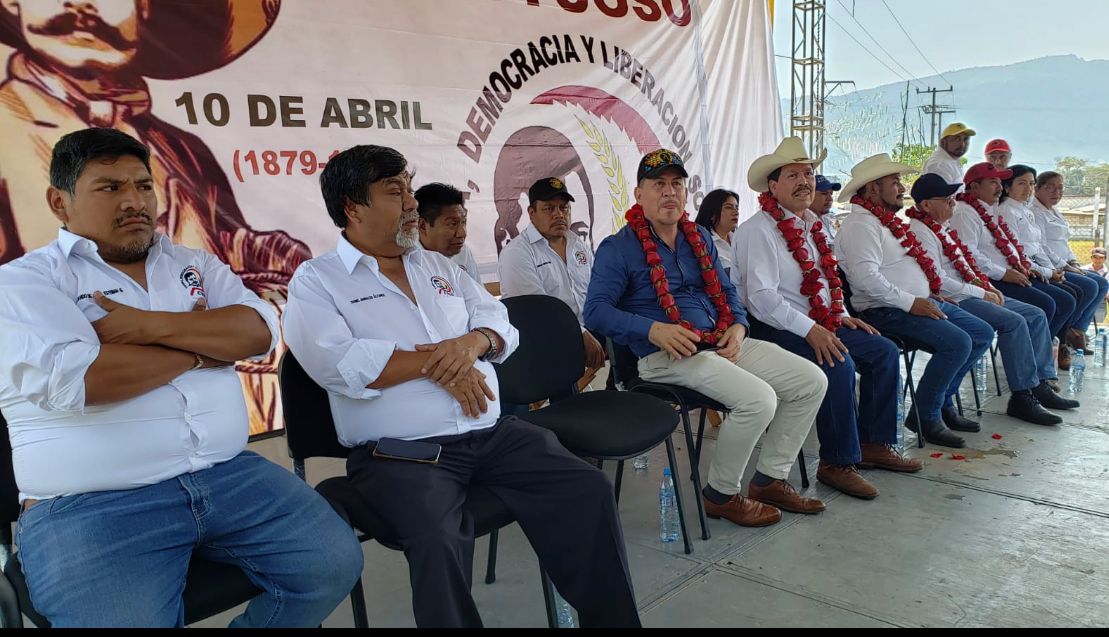 VMCruz12's tweet photo. ¡KO!: Miles de integrantes de la #CIOAC Histórica rindieron tributo en Pueblo N. Solistahuacán al caudillo Emiliano Zapata en el CIV aniversario de su asesinato. Presentes, Federico Ovalle líder cioacista y Omar Molina Zenteno Consejero Nal. @PartidoMorenaMx. Si, ¡Zapata vive! https://t.co/8gkfmwzq00