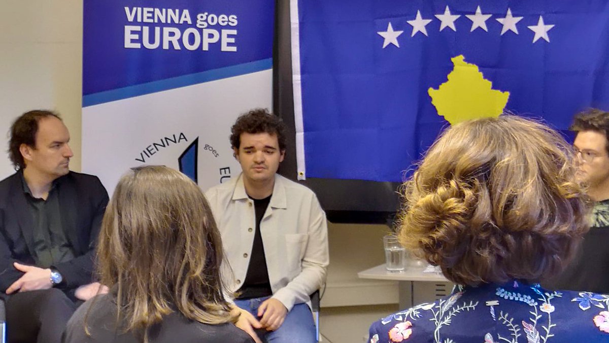 VIEgoEU's tweet photo. Bei der Panel-Diskussion "#Kosovo: European Perspectives" hat Moderatorin Kati Schneeberger mit Elion Kollçaku, Robin R. Mudry und Dietmar Pichler über die europäische Perspektive von Kosovo gesprochen. Was braucht es, damit auch die restlichen 5 EU-Staaten Kosovo anerkennen? Welchen Einfluss hat russische Desinfo auf die Situation? Wie wichtig ist die Visa-Liberalisierung für die Jugend? Wie kann man den "Braintrain" stoppen? ...

Danke auch an das tolle Publikum für die spannende Diskussion.

Eine Veranstaltung von @VIEgoEU und @JEF_at