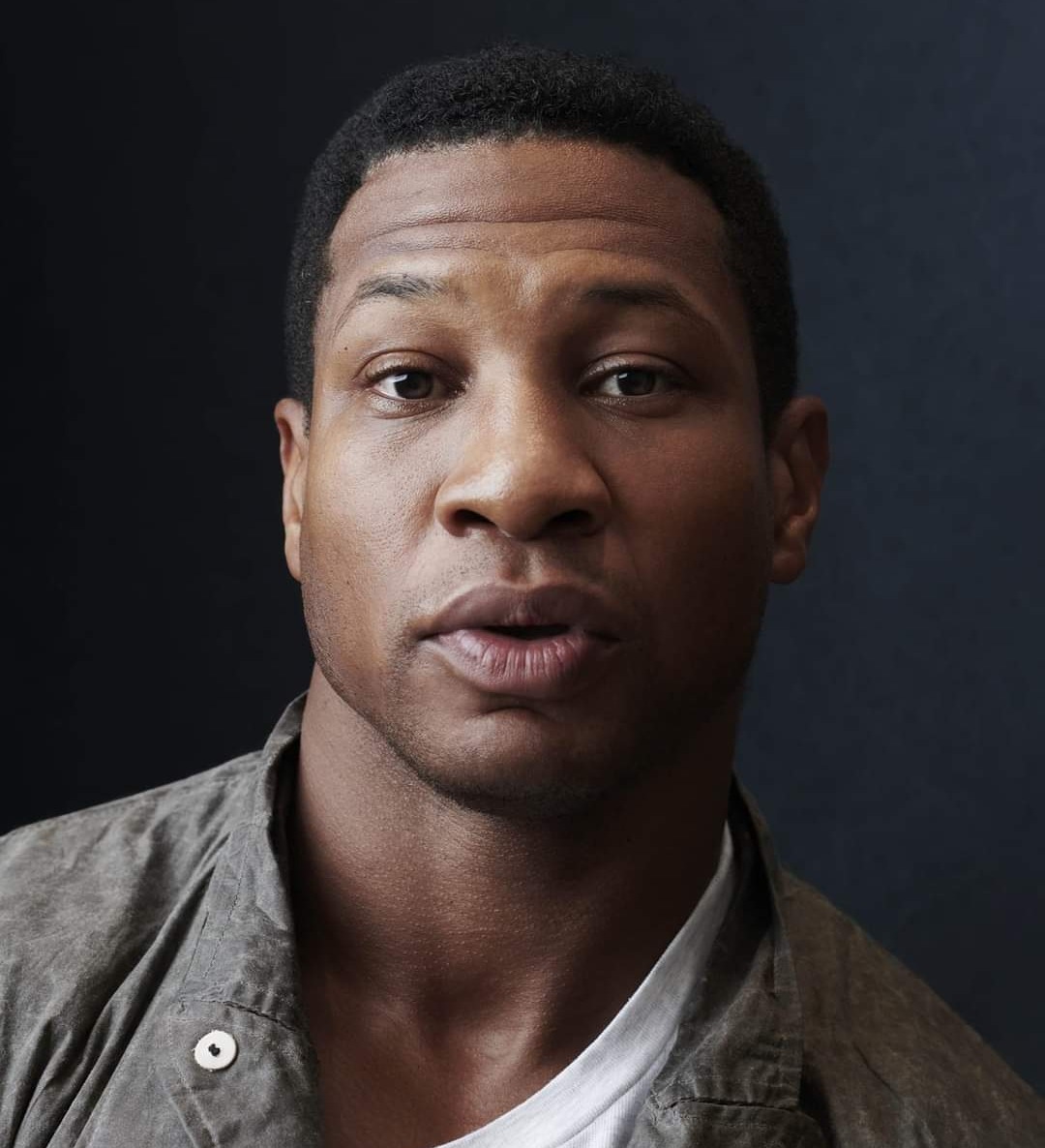 GaliciaMundiari's tweet image. ¡Despedido! 😨😧
Deadline ha confirmado el despido de #JhonathanMajors por parte de la agencia #360Talent, por la actual situación del actor.
Hasta el momento #MarvelStudios no ha revelado su postura.