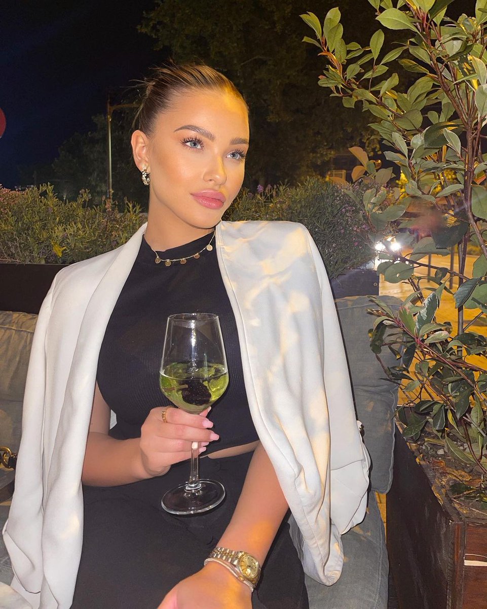 AngieLilya's tweet photo. cheers  🥂🥂🥂#party https://t.co/S9cEVwQhzx