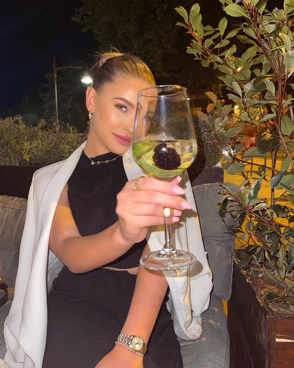 AngieLilya's tweet photo. cheers  🥂🥂🥂#party https://t.co/S9cEVwQhzx