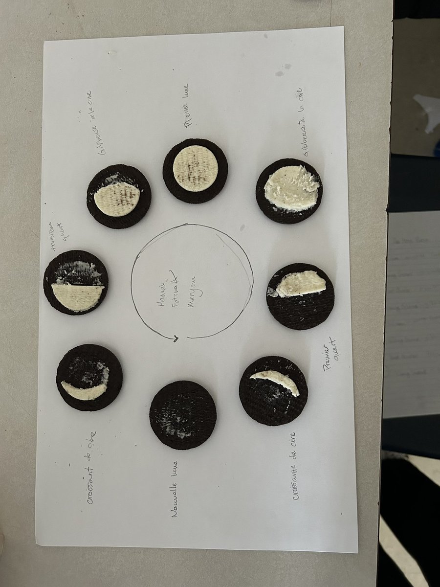 On apprends à propos des phases de la lune avec des Oreos! <a href="/SawmillCreekES/">Sawmill Creek</a> #science