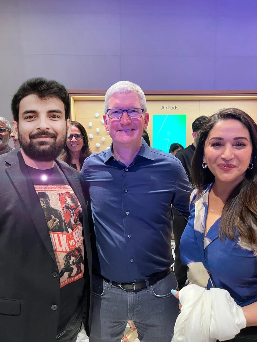 Celebs meet Apple CEO Tim Cook in Mumbai.

#MadhuriDixit #TimCook #Apple #AppleBKC #appleevent #VimVinit007

#MidNightEntertainment