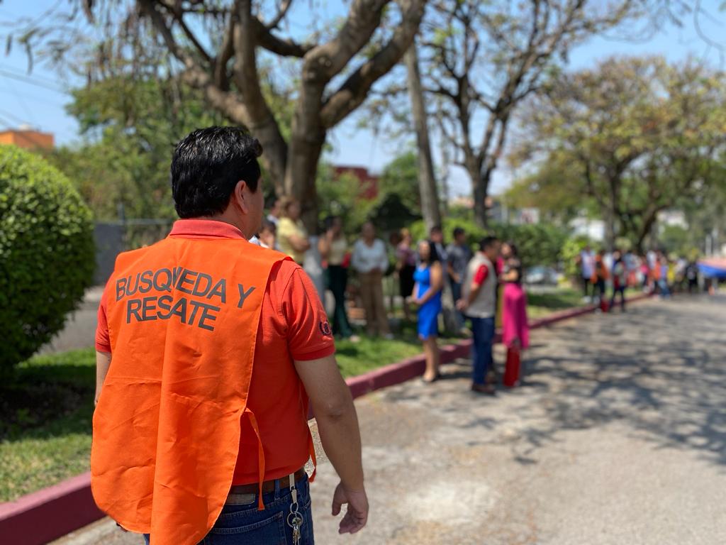 IneeaMorelos's tweet photo. Por instrucciones de nuestra directora general Brenda Yanin Román Jaime el INEEA participó en el #SimulacroNacional2023, logrando evacuar al personal de manera ordenada en punto de las 11:00 como lo fue instruido por @CNPC_MX  

https://t.co/iJN332GISj https://t.co/rb4iLEyok5