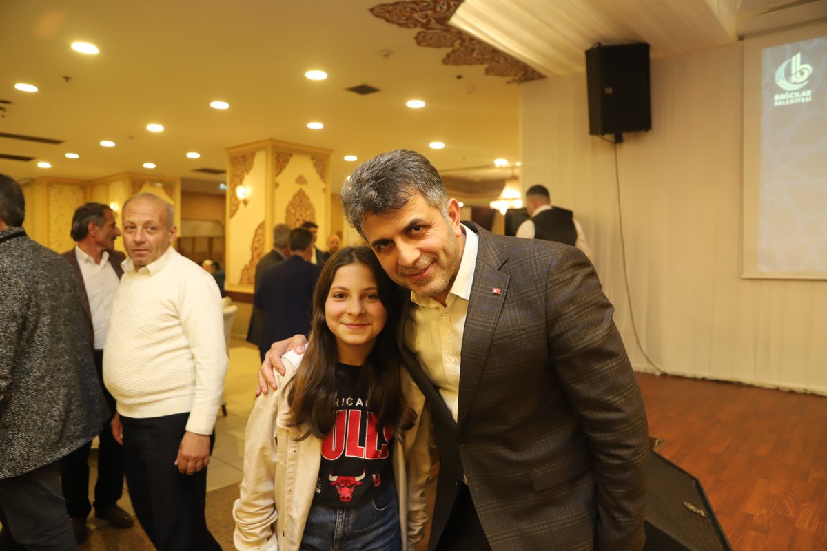 rustemtuysuz's tweet photo. Vanlı hemşehrilerimizle iftarda bir araya geldik.

@erkankandemir 
@aliihsanyavuz54 
@osmannnurika https://t.co/GptnkbM0Ml