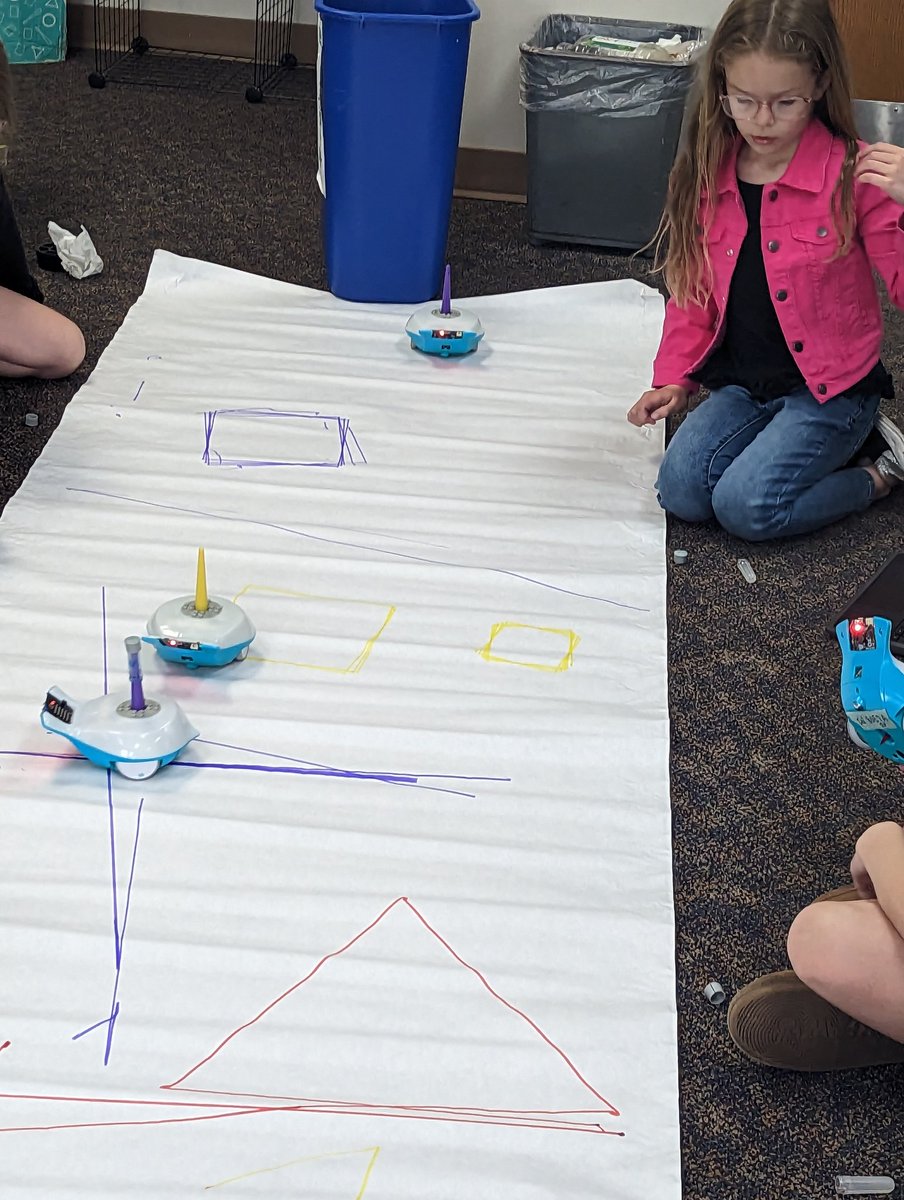ShawnaHarris15's tweet photo. Finch robots on the move during interest based class. https://t.co/m9IzWD2Rv1