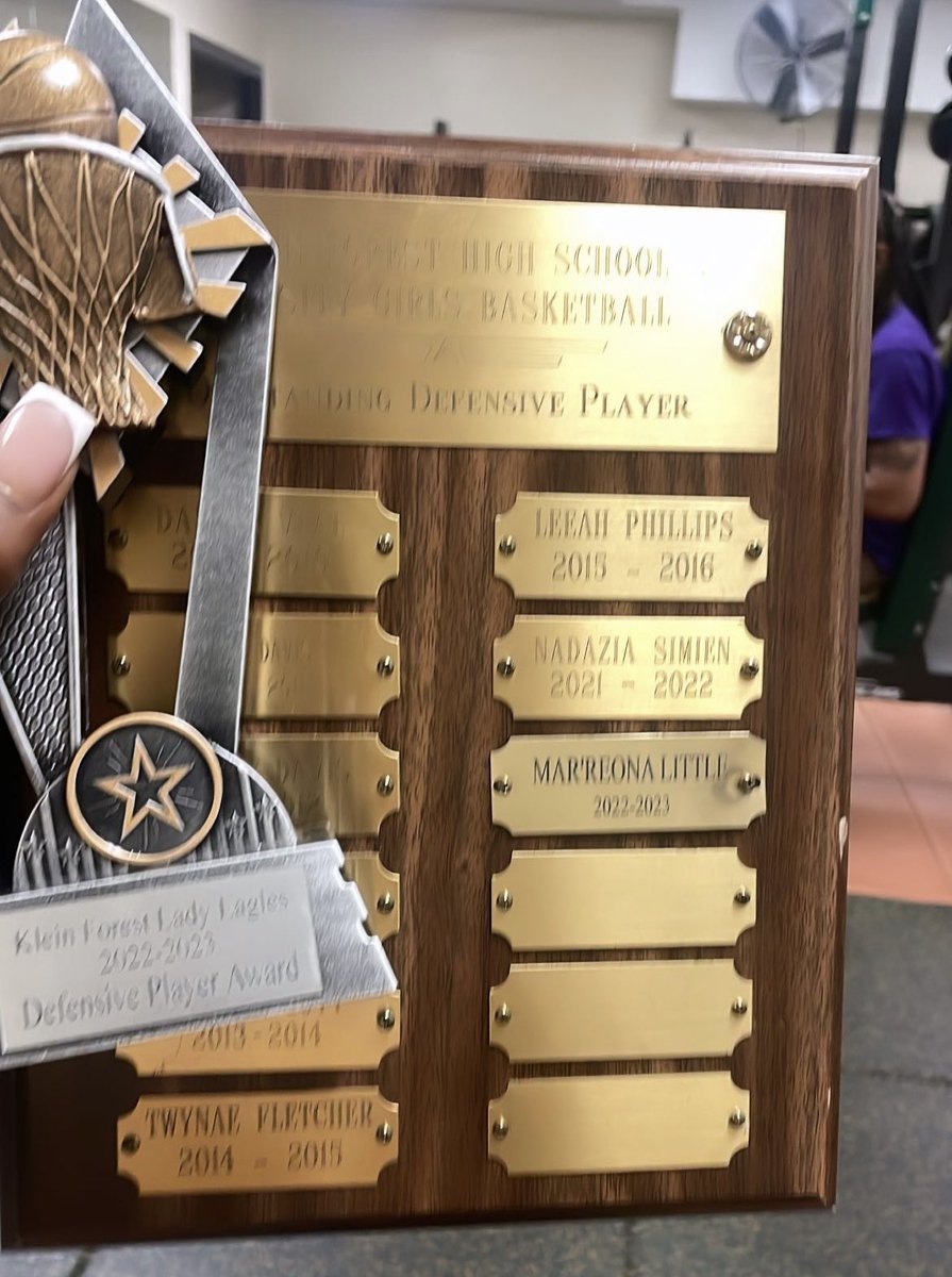 MarreonnaL's tweet photo. defensive player of the year! ๐๐พ https://t.co/pgAYFUuE3n