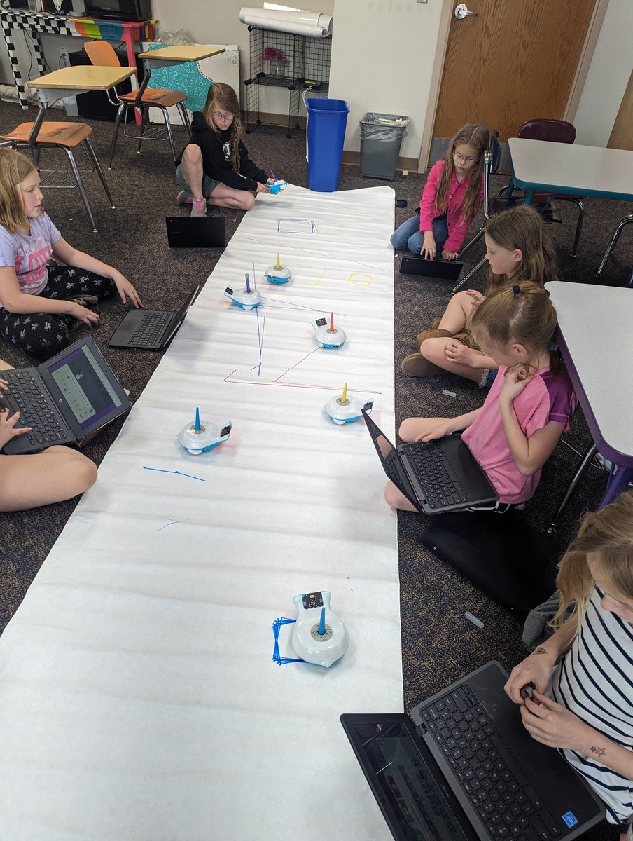 ShawnaHarris15's tweet photo. Finch robots on the move during interest based class. https://t.co/m9IzWD2Rv1