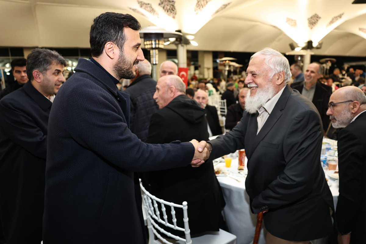 abdullahozdemir's tweet photo. Gönül soframızda bu akşam Bakırköy Anadolu İmam-Hatip Lisesi mensupları ve mezunlarını ağırladık. 🤝

Birliğimiz, beraberliğimiz daim olsun. 

📍Kadir Topbaş Halk Sarayı https://t.co/PeXTLQHzad