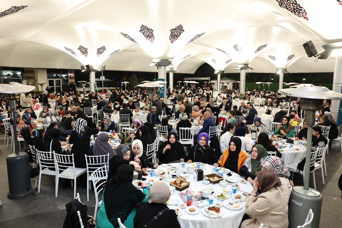 abdullahozdemir's tweet photo. Gönül soframızda bu akşam Bakırköy Anadolu İmam-Hatip Lisesi mensupları ve mezunlarını ağırladık. 🤝

Birliğimiz, beraberliğimiz daim olsun. 

📍Kadir Topbaş Halk Sarayı https://t.co/PeXTLQHzad