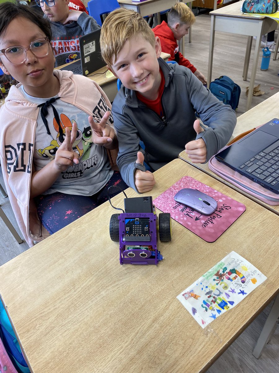 MrsWalkerStPaul's tweet photo. Grade four students @wcdsbStPaul put their coding skills to work with @missionOTmoon and #wcdsbNTIP and @LaurierEdu #DeepLearning https://t.co/ruZSxREc7m