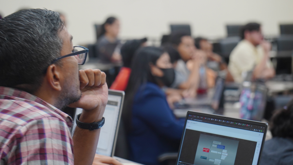 FictESPOL's tweet photo. Empezamos el taller de 𝗙𝘂𝗻𝗱𝗮𝗺𝗲𝗻𝘁𝗼𝘀 𝗱𝗲 𝗣𝘆𝘁𝗵𝗼𝗻 dirigida al personal académico de la FICT y de otras unidades académicas de la @espol, dictado por Freddy Carrión y Jorge Lliguizaca docentes de la facultad. https://t.co/Z8gMbJF6Cx