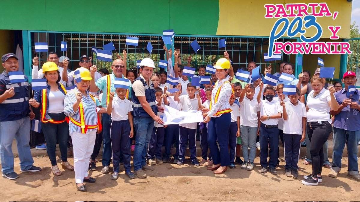 KarlaPenado1's tweet photo. Entrega del proyecto de Construcción del Centro Educativo Los Ángeles, comunidad Pamplona en el Municipio municipio de El Viejo.

Celebramos la Paz con la Restitución de derecho a una buena Infraestructura escolar
#LaPazNuestraVictoria 
#Chinandega https://t.co/EpYSt8a4BA