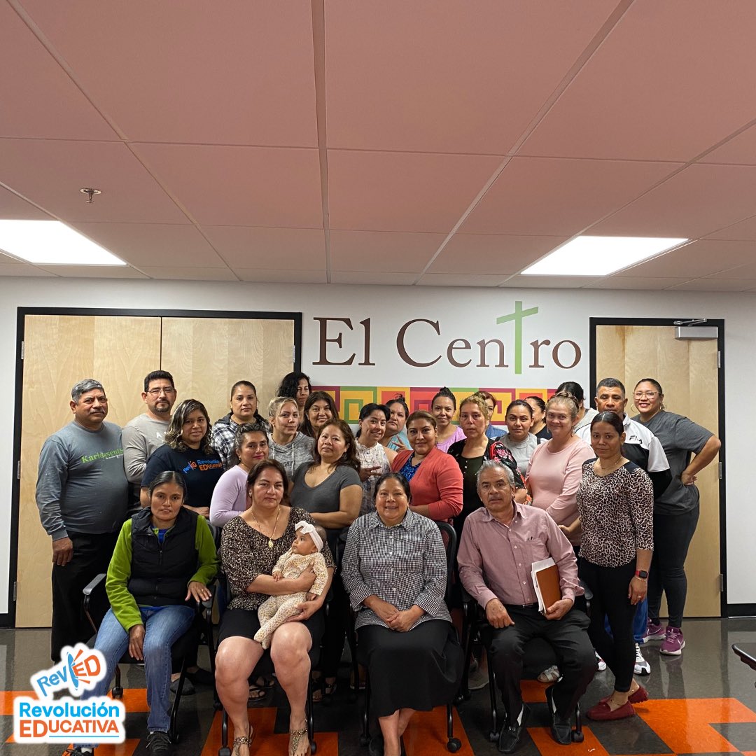 RevEDKC's tweet photo. On April 25, we had 24 new participants join the EducaTec classes hosted in collaboration with El Centro - Olathe. We are excited to see how these participants expand their skills! 👏
•••
#digitaldivide #latinos #educatec https://t.co/8KvYgtr3Ba