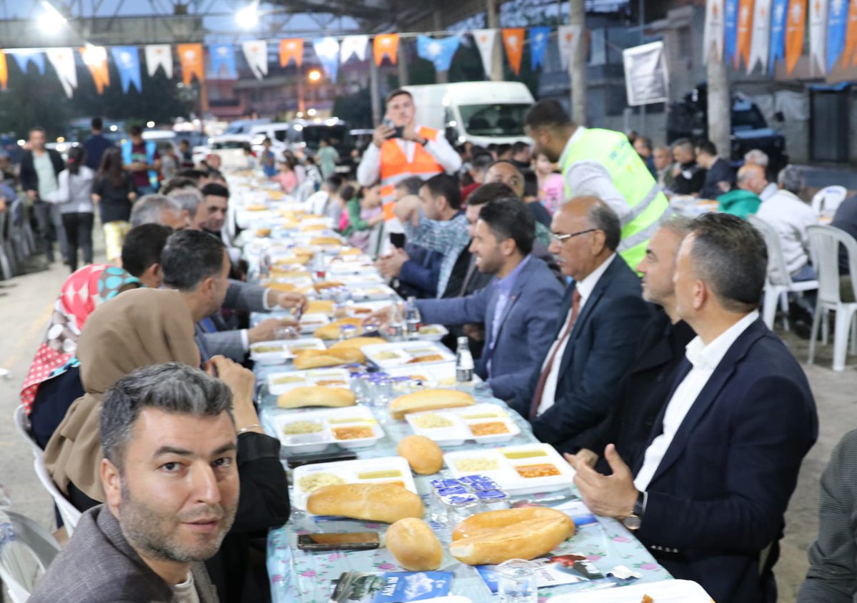 HasanHseyinKuu1's tweet photo. 📍#Seyhan İlçe Gençlik Kolları İftarı

İl Başkanımız @mehmetay01 ,Milletvekillerimiz İlçe Gençlik Kolları Başkanımız @avmyilmaztr ve kıymetli hemşehrilerimizle beraber iftar soframızın bereketini paylaştık.

Rabb’im kabul eylesin.

@RTErdogan @omerrcelik @mehmetay01 https://t.co/gcbBmTXAJ5