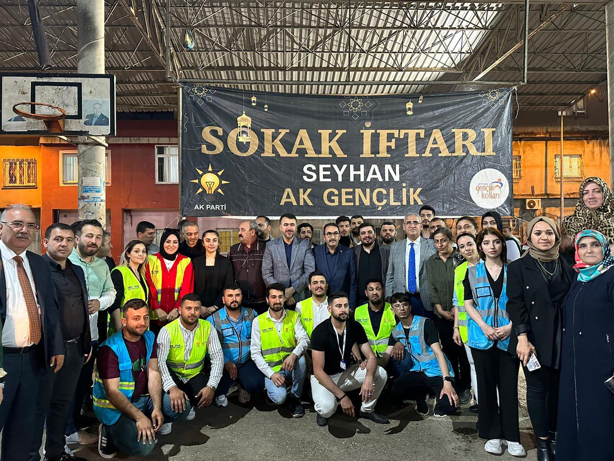 HasanHseyinKuu1's tweet photo. 📍#Seyhan İlçe Gençlik Kolları İftarı

İl Başkanımız @mehmetay01 ,Milletvekillerimiz İlçe Gençlik Kolları Başkanımız @avmyilmaztr ve kıymetli hemşehrilerimizle beraber iftar soframızın bereketini paylaştık.

Rabb’im kabul eylesin.

@RTErdogan @omerrcelik @mehmetay01 https://t.co/gcbBmTXAJ5