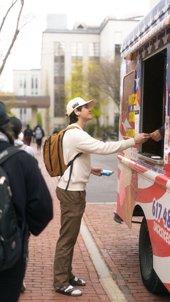 NU_Business's tweet photo. Happy last day of classes! Time to celebrate with some ice cream🍦#damoremckim #damoremckim100 https://t.co/K7Ssc3pCaU