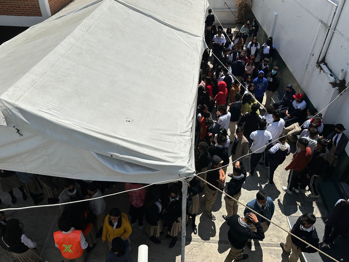 epo116's tweet photo. @EPO116 turno matutino participó activamente en el #Simulacro de #AlertaSísmica a las 11:00 hrs siguiendo ordenadamente las indicaciones de los Comités de Protección Civil. 
#EducaciónFuerte #EMS #Edoméx @SEMSedomex @israeljeronimol @DGEMSedomex @NoeOrtegaCamac1 @dbg_epoem @zbg02 https://t.co/nBwzgfJzGz