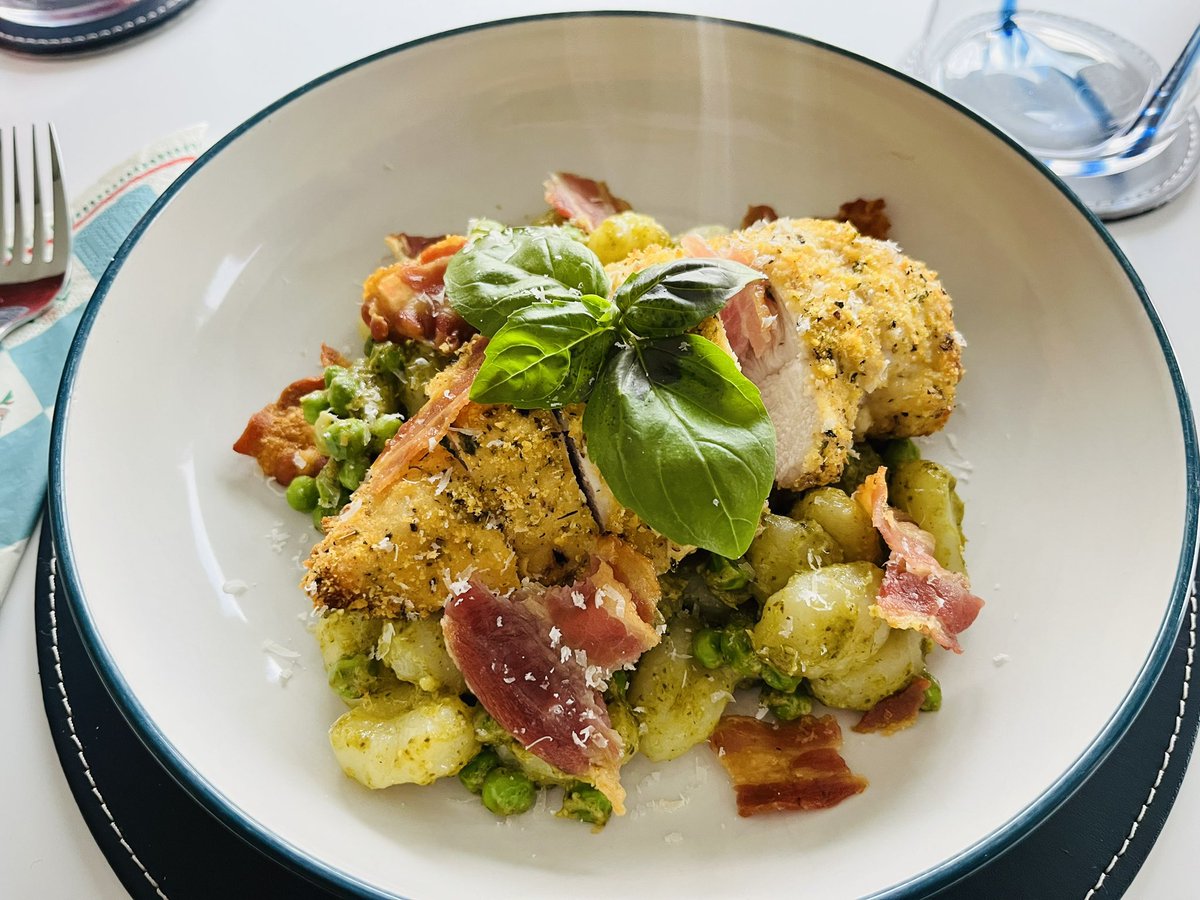 JPKCooking's tweet photo. Delicious supper Pesto Gnocchi, peas, pancetta and Parmesan chicken #pesto #pancetta #parmesanChicken #gnocchi #springSupper https://t.co/TX2aUpzMUh