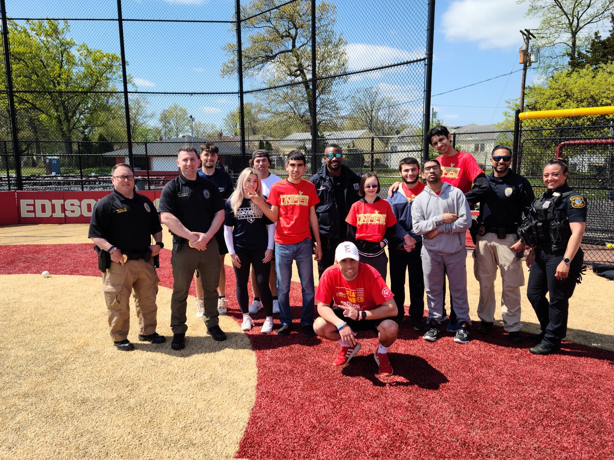 ProjectUnifyEHS's tweet photo. We had a great day with @UnifiedTeamJP outside on the red turf.  Thank you to the many representatives from the Edison Police Department and Edison Fire Department who came out to suppport the students  @Edison_HS @EHSSouthside @EdisonPolice
#shinebrightedison https://t.co/iDWc38UOPo