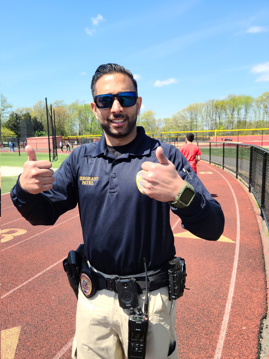 ProjectUnifyEHS's tweet photo. We had a great day with @UnifiedTeamJP outside on the red turf.  Thank you to the many representatives from the Edison Police Department and Edison Fire Department who came out to suppport the students  @Edison_HS @EHSSouthside @EdisonPolice
#shinebrightedison https://t.co/iDWc38UOPo