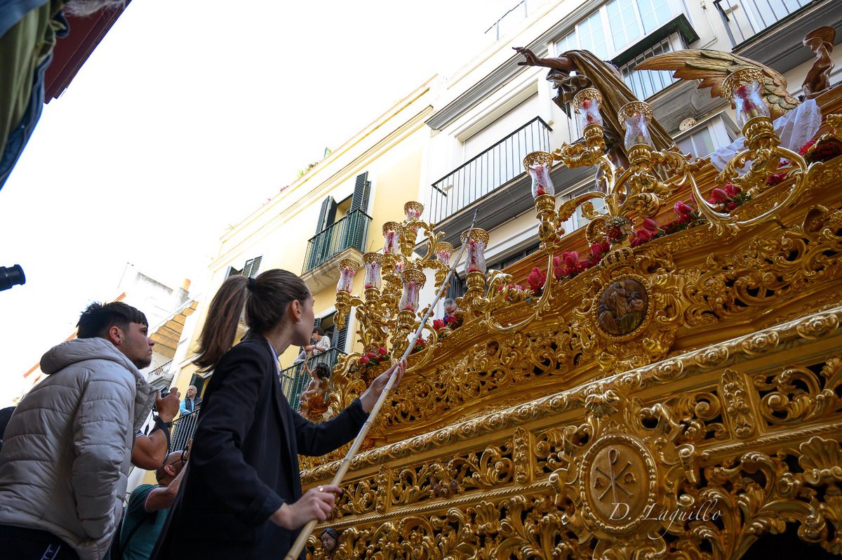 servicioscofrad's tweet photo. Como siempre, ponemos punto y final a los días más bonitos de Sevilla con la @ResurreccionSev 
Gracias por dejarnos compartir con vosotros los últimos compases y la emoción de nuestra Semana Santa.

#semanasanta2023 
#semanasantadesevilla 
#chamorroservicioscofrades https://t.co/CVqo7qiZDZ
