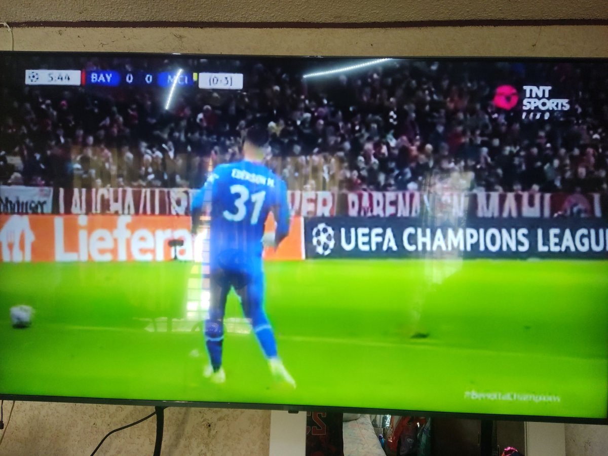 Chukitoo09's tweet photo. @hbomax que mala resolución de la imagen para ver las @ChampionsLeague, todo el tiempo la imagen pixelada, que pasa con sus servicios no aguantan o que onda? https://t.co/Sx8TC3qvlM