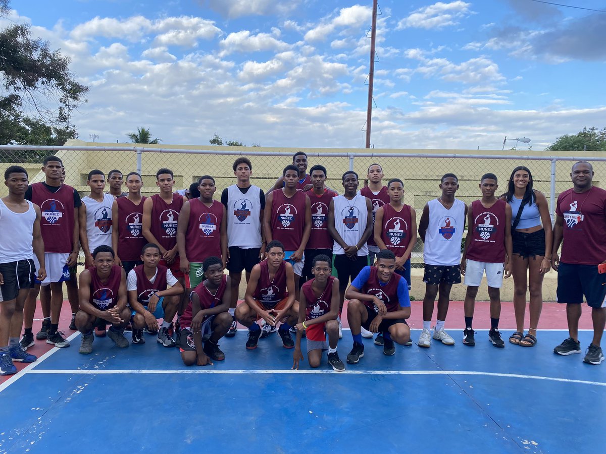 Paulina_Hern24's tweet photo. Thank you to all who have donated their shoes to the basketball players in the Dominican Republic. Your donations truly impacted their lives. You’ve helped motivate them to keep practicing and enjoying the game of basketball. I hope to continue these donations in the future!🇩🇴🏀 https://t.co/IoLw6dBi5j