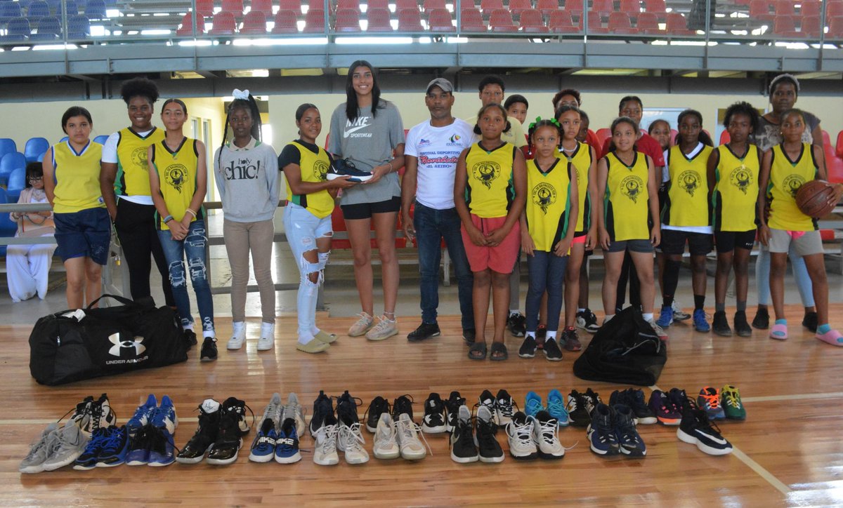 Paulina_Hern24's tweet photo. Thank you to all who have donated their shoes to the basketball players in the Dominican Republic. Your donations truly impacted their lives. You’ve helped motivate them to keep practicing and enjoying the game of basketball. I hope to continue these donations in the future!🇩🇴🏀 https://t.co/IoLw6dBi5j