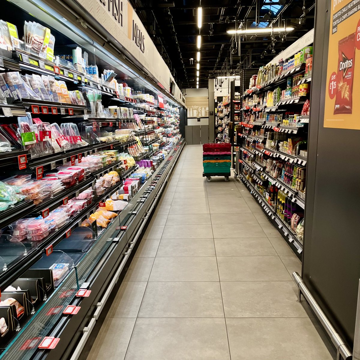kientan74's tweet photo. As predicted, the fanfare relaunch of Amazon Fresh sans entry barriers in Islington has rapidly reverted to me being the only customer again.
Everything changes, but nothing changes! https://t.co/T9UL3vyKVy