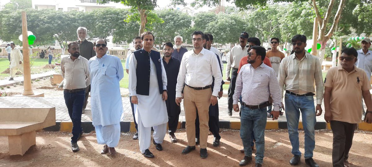 DCKhiCentral's tweet image. #Project54 of #Project100 is the Khursheed Begum park in Block-H North Nazimabad. This was all depleted due to lack of water, it is now fully revived by using grey water by DMC Central. It was inaugurated today by Hon’ Advisor to CM, Mr Murtaza Wahab.