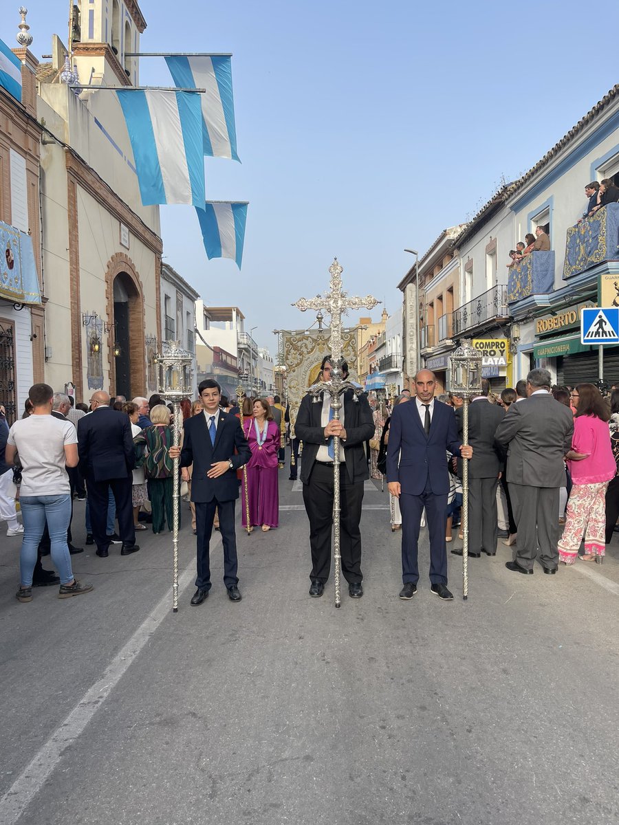 servicioscofrad's tweet photo. El broche de oro lo pone, como todos los años, la Inmaculada Concepción de la @HdadCalleReal 
Mil veces gracias.

#semanasanta2023 
#semanasantadesevilla 
#domingoderesurreccion
#castillejadelacuesta
#callereal
#inmaculadaconcepcion
#chamorroservicioscofrades 
#servicioscofrades https://t.co/lPMskbSKPd