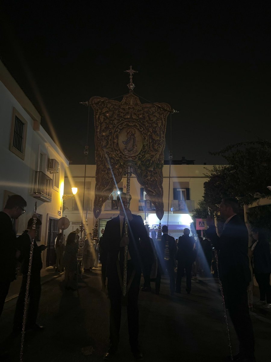 servicioscofrad's tweet photo. El broche de oro lo pone, como todos los años, la Inmaculada Concepción de la @HdadCalleReal 
Mil veces gracias.

#semanasanta2023 
#semanasantadesevilla 
#domingoderesurreccion
#castillejadelacuesta
#callereal
#inmaculadaconcepcion
#chamorroservicioscofrades 
#servicioscofrades https://t.co/lPMskbSKPd