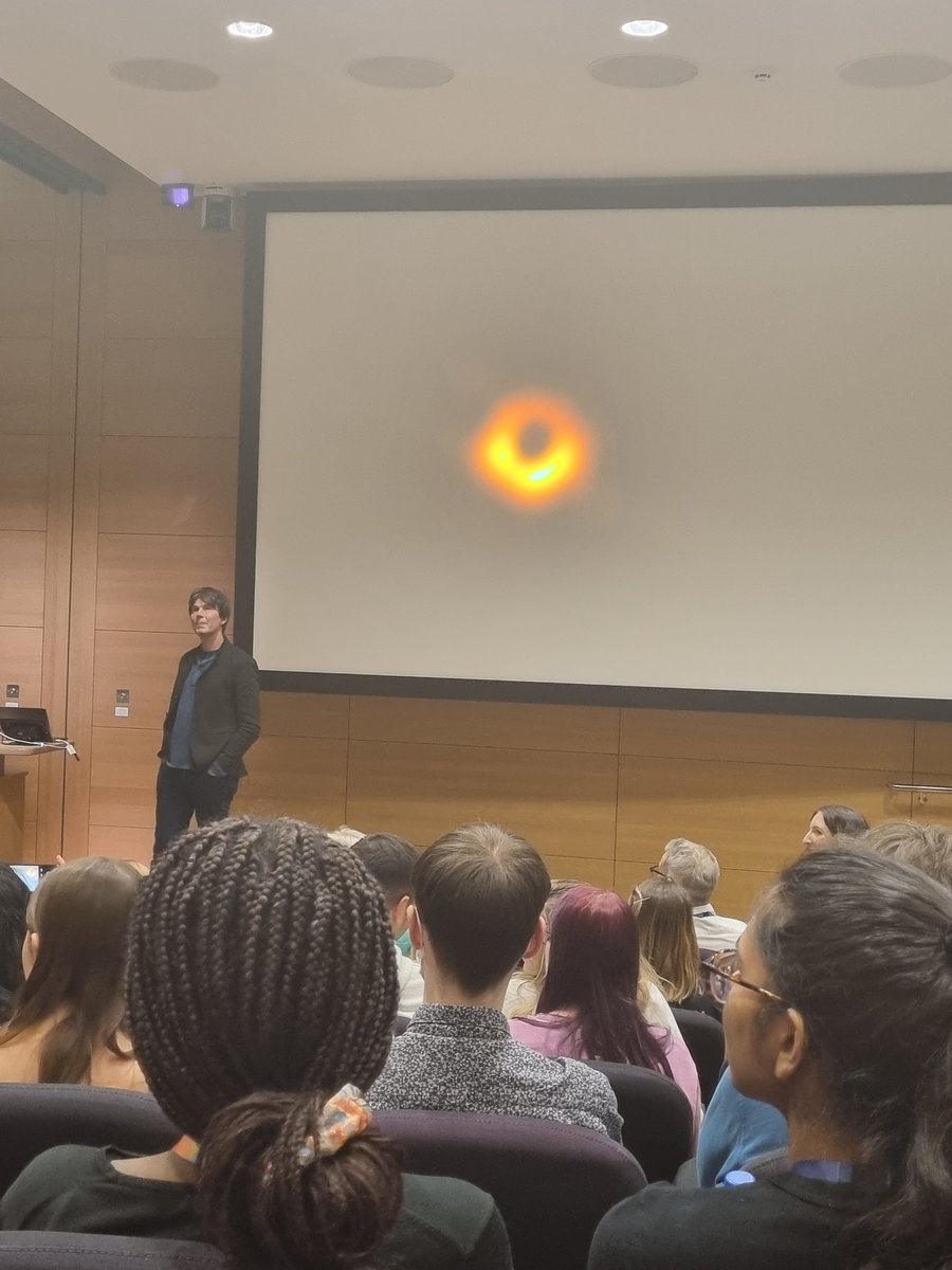 RFrise00's tweet photo. Just Brian Cox explaining Black holes 🤓
Sometimes I love my job 🤩 https://t.co/kDj0lY8KAV