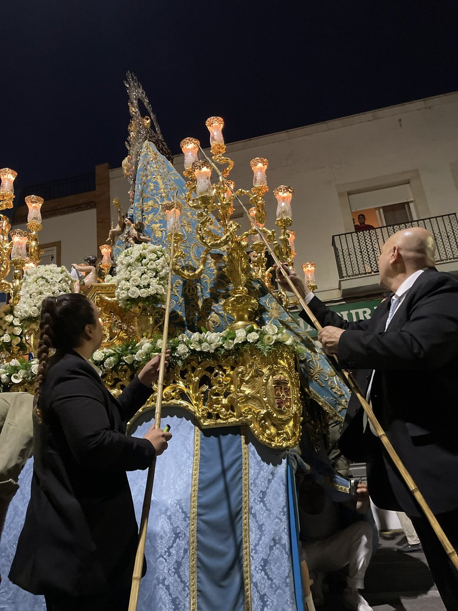 servicioscofrad's tweet photo. El broche de oro lo pone, como todos los años, la Inmaculada Concepción de la @HdadCalleReal 
Mil veces gracias.

#semanasanta2023 
#semanasantadesevilla 
#domingoderesurreccion
#castillejadelacuesta
#callereal
#inmaculadaconcepcion
#chamorroservicioscofrades 
#servicioscofrades https://t.co/lPMskbSKPd
