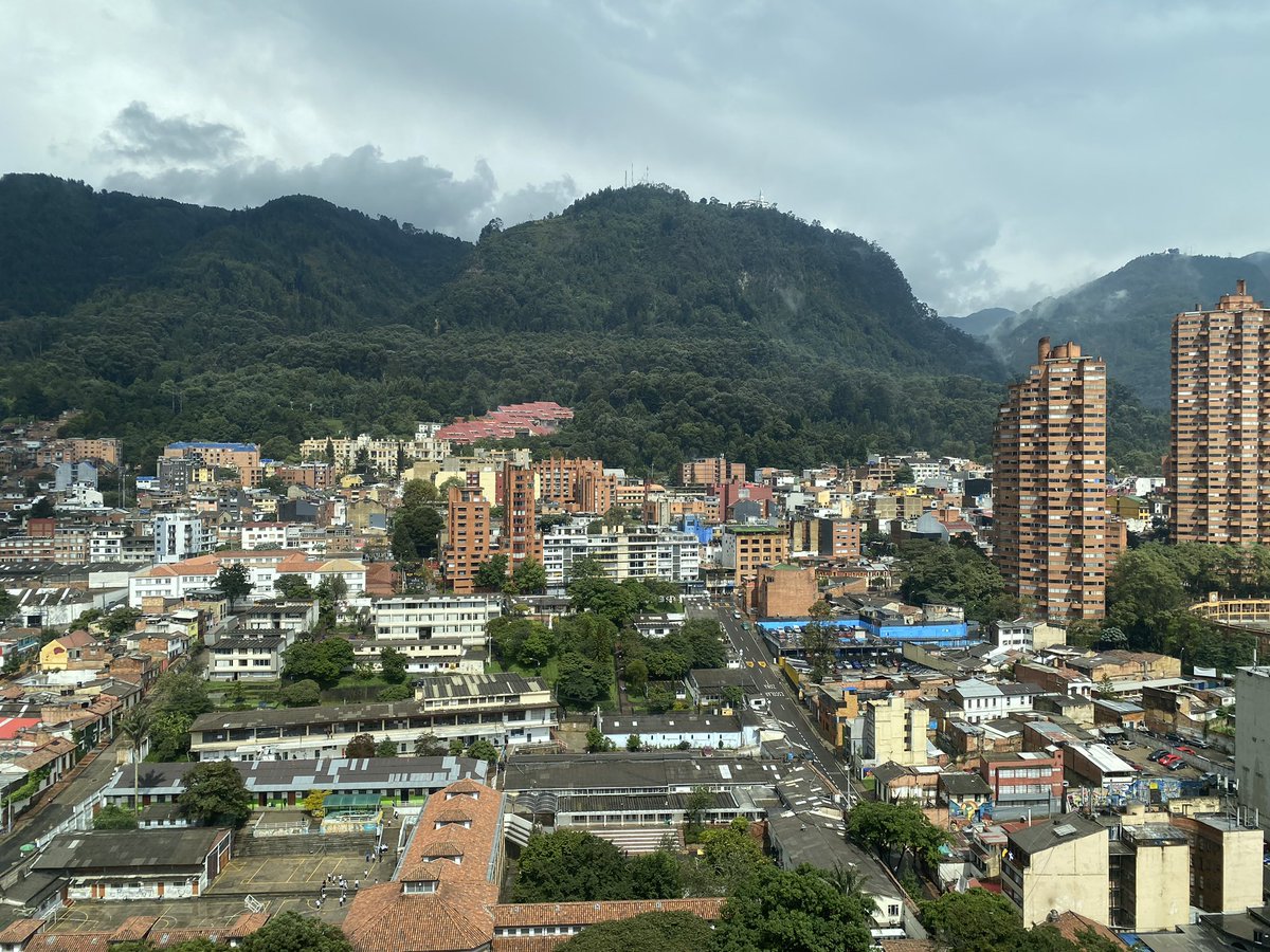 german_ricaurte's tweet photo. Bogotá 1:50pm // Bogotá 2:10pm https://t.co/bFSwb0nmbx