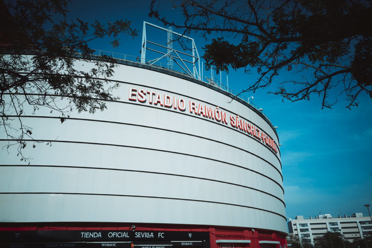 ManUtd's tweet photo. 📍 Familiarising ourselves with tomorrow's venue ✔️

  #MUFC || #UEL https://t.co/mlZxCUZtl1