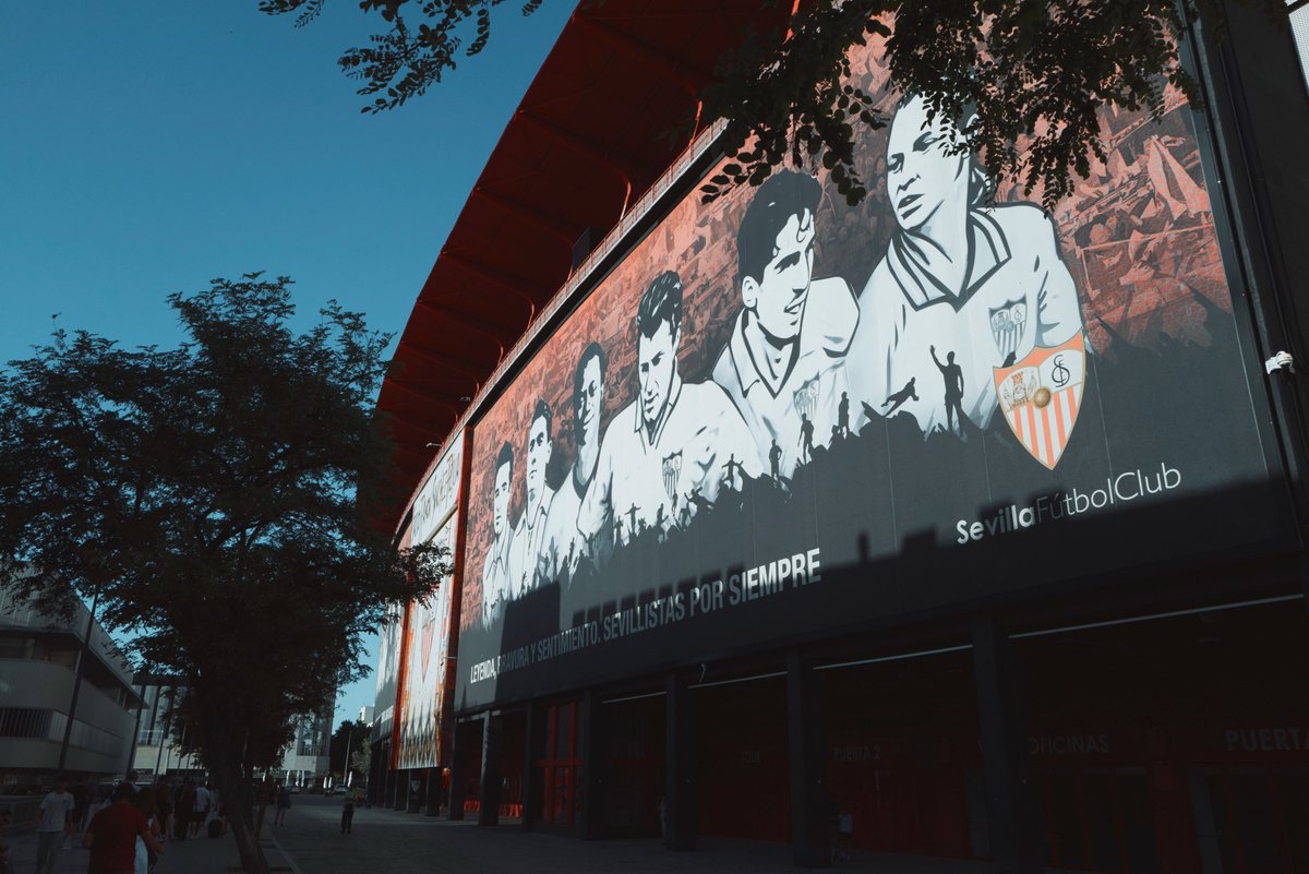 ManUtd's tweet photo. 📍 Familiarising ourselves with tomorrow's venue ✔️

  #MUFC || #UEL https://t.co/mlZxCUZtl1