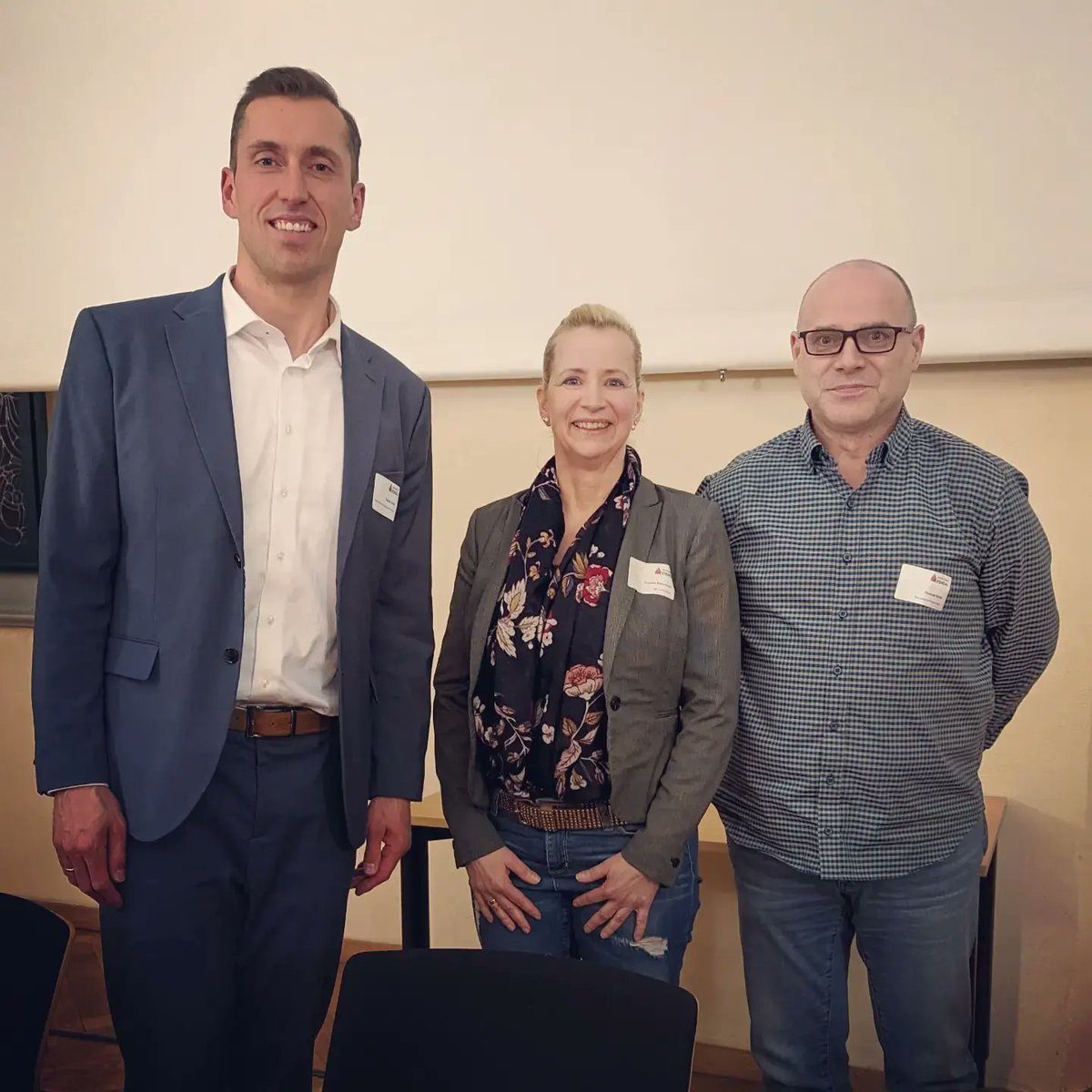 Treffen der Innenstadthändler mit der Stadtverwaltung. Shopping heißt heute Event. Neben dem eigentlichen Angebot braucht es jenach Anlass gute Deko, Musik, Gastro, Entertainment und vor allem Werbung. Wie es in diesem Punkten vorangehen kann, wurde gestern im Rathaus beraten.