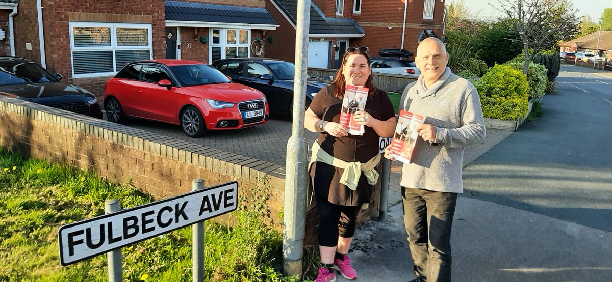 HON24885's tweet photo. Making the most of the evening spring sunshine ๐ on the campaign trail in #hawkleyhall
With @mtmorgan62 & @DavidHurst329
#3votesforlabour #worsleymesnesward https://t.co/y280la7FrD