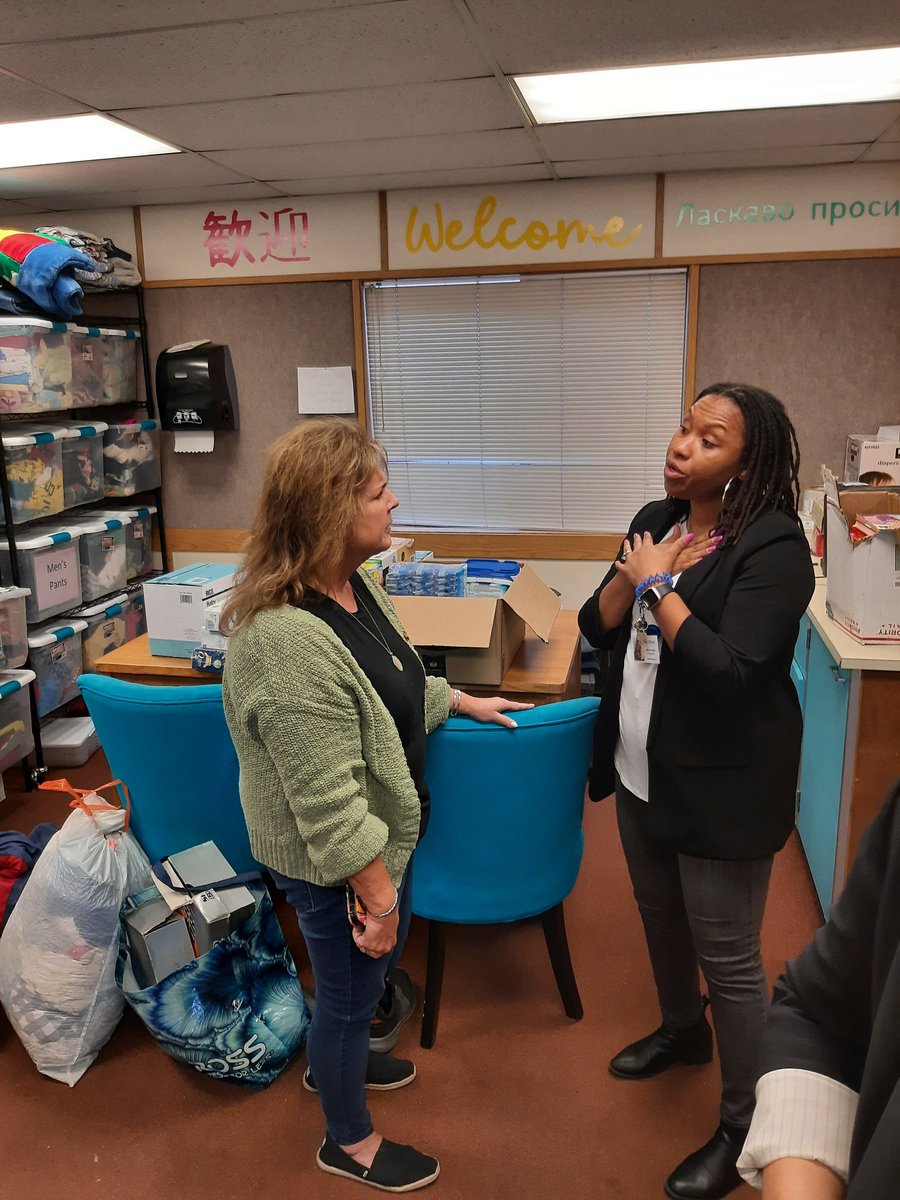 TacomaPD's tweet photo. Thank you, Mrs. K.Wynne, Burns Towing, Mr.Bardwill, Ms. Irish, Mrs. McMannus-Kleiman, Mr. n Mrs. Jones, Ms. Hunt, Mr. Dobler, and Mr. Smith. All members of the Tacoma Business Council, for supporting Jennie Reed Elem food Pantry. #CommunityEngagement. Bervin https://t.co/70XWPp50HV