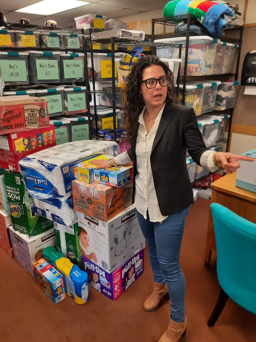 TacomaPD's tweet photo. Thank you, Mrs. K.Wynne, Burns Towing, Mr.Bardwill, Ms. Irish, Mrs. McMannus-Kleiman, Mr. n Mrs. Jones, Ms. Hunt, Mr. Dobler, and Mr. Smith. All members of the Tacoma Business Council, for supporting Jennie Reed Elem food Pantry. #CommunityEngagement. Bervin https://t.co/70XWPp50HV
