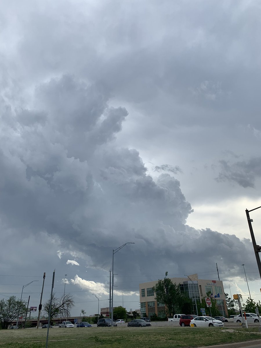 Looks like a good time to go out and raid in Pokémon Go. #HearUsNiantic