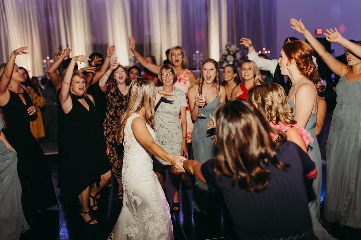 We have the space to invite everyone on your list.

📸: Verite Video and Film 

#weddingwednesday #radissonblumoa #mnmeetingsandevents #mnbride #mnwedding