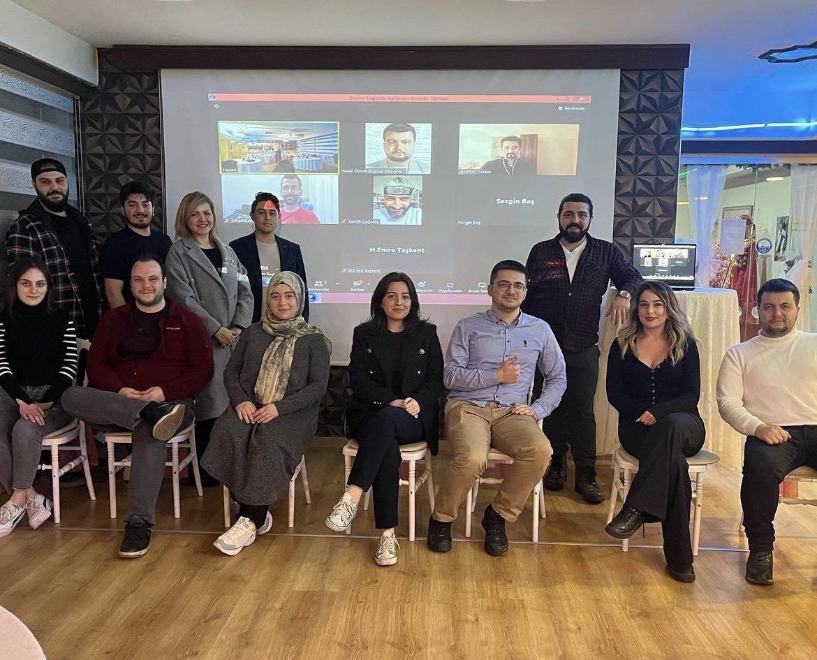 Mart 2023’de

ANTASET GAMES ekibi iftar programında bir araya geldik.

Kurucusu olmaktan büyük mutluluk duyduğum ve efsane ekibi ile sektöre yeni bir soluk getireceğimize inancımın tam olduğu ANTASET Games ile muhteşem bir yolculuğun kilometre taşlarını döşemeye devam ediyoruz.